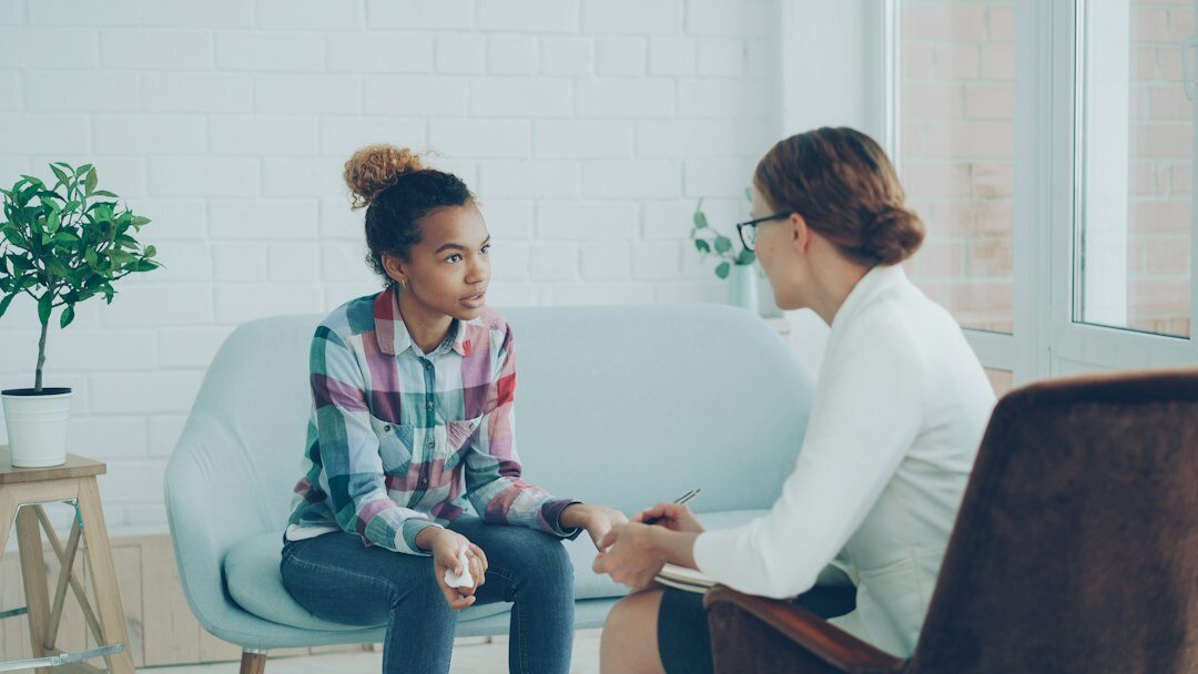 Senior employee mentoring a younger colleague at a desk